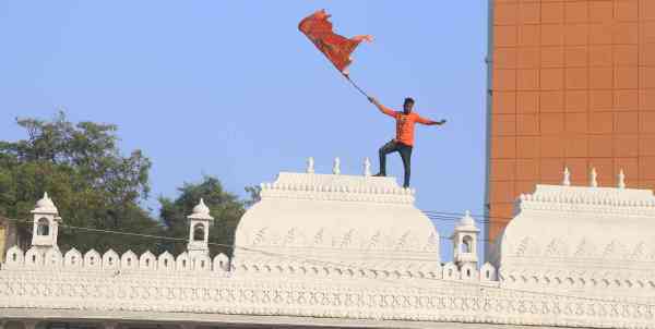 lathicharge and riot in udaipur