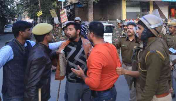 lathicharge and riot in udaipur