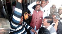 Capture of farmers in the collectorate lock in the gate