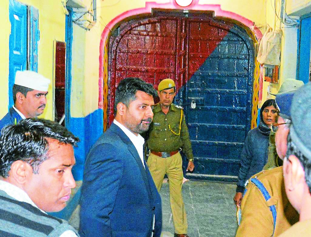 alwar district collector went for inspection of central jail