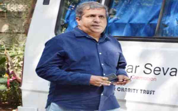 परेश रावल, अभिषेक बच्चन से लेकर इन सभी सितारों ने किया नीरज वोरा को विदा, देखें तस्वीरें