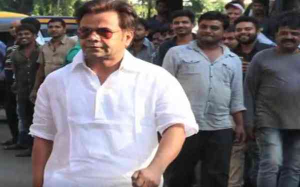 परेश रावल, अभिषेक बच्चन से लेकर इन सभी सितारों ने किया नीरज वोरा को विदा, देखें तस्वीरें