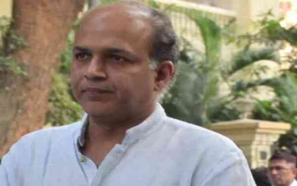 परेश रावल, अभिषेक बच्चन से लेकर इन सभी सितारों ने किया नीरज वोरा को विदा, देखें तस्वीरें