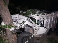 कल्याणपुर के राष्ट्रीय राजमार्ग पर दुर्घटना में क्षतिग्रस्त वाहन।