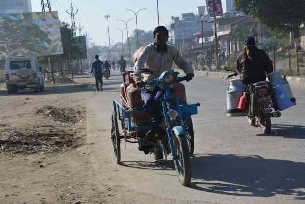people putting gas cylinders illegally to their vehicles