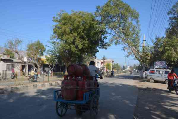 people putting gas cylinders illegally to their vehicles