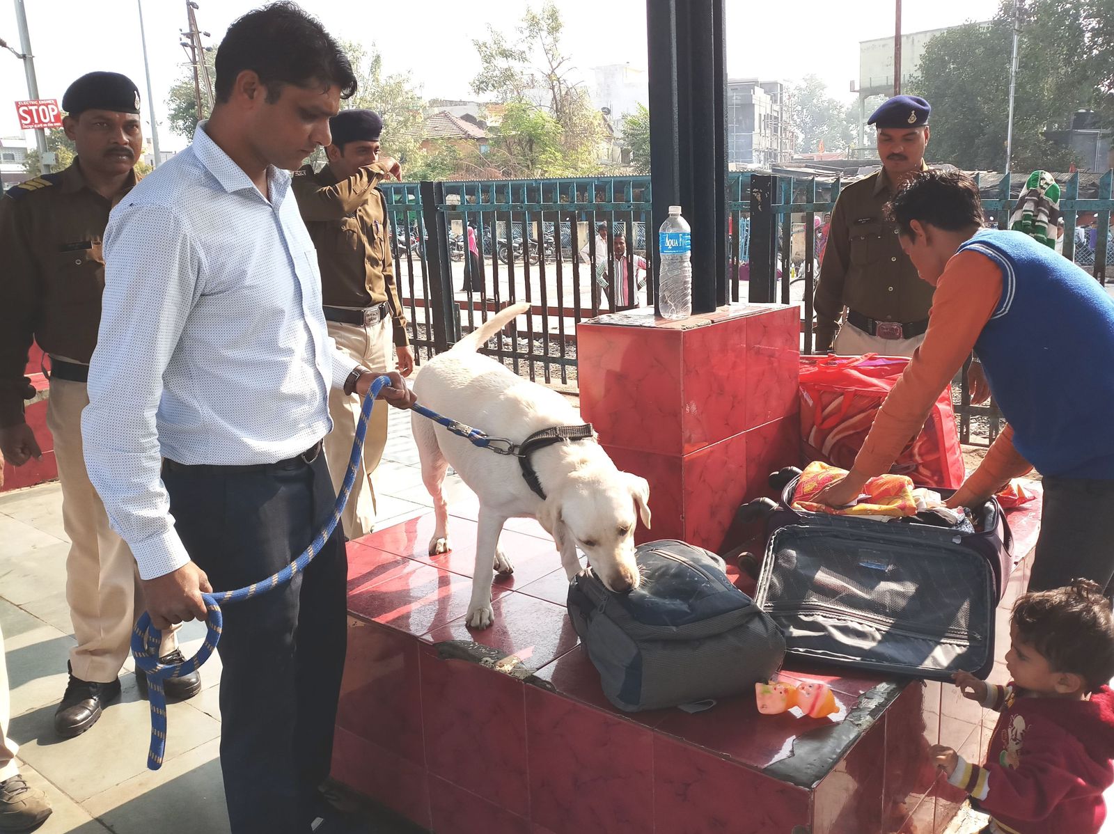 Burhanpur railway station got explosive-filled suitcase
