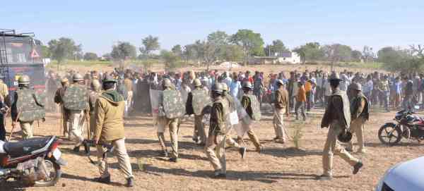 Jhunjhunu Police Lathi Charge