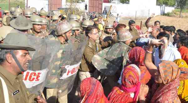 Jhunjhunu Police Lathi Charge