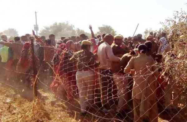 Jhunjhunu Police Lathi Charge