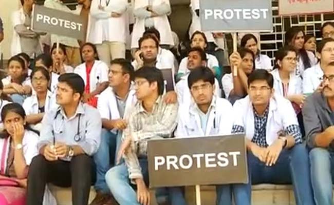 resident doctors on strike patients gathered in hospital