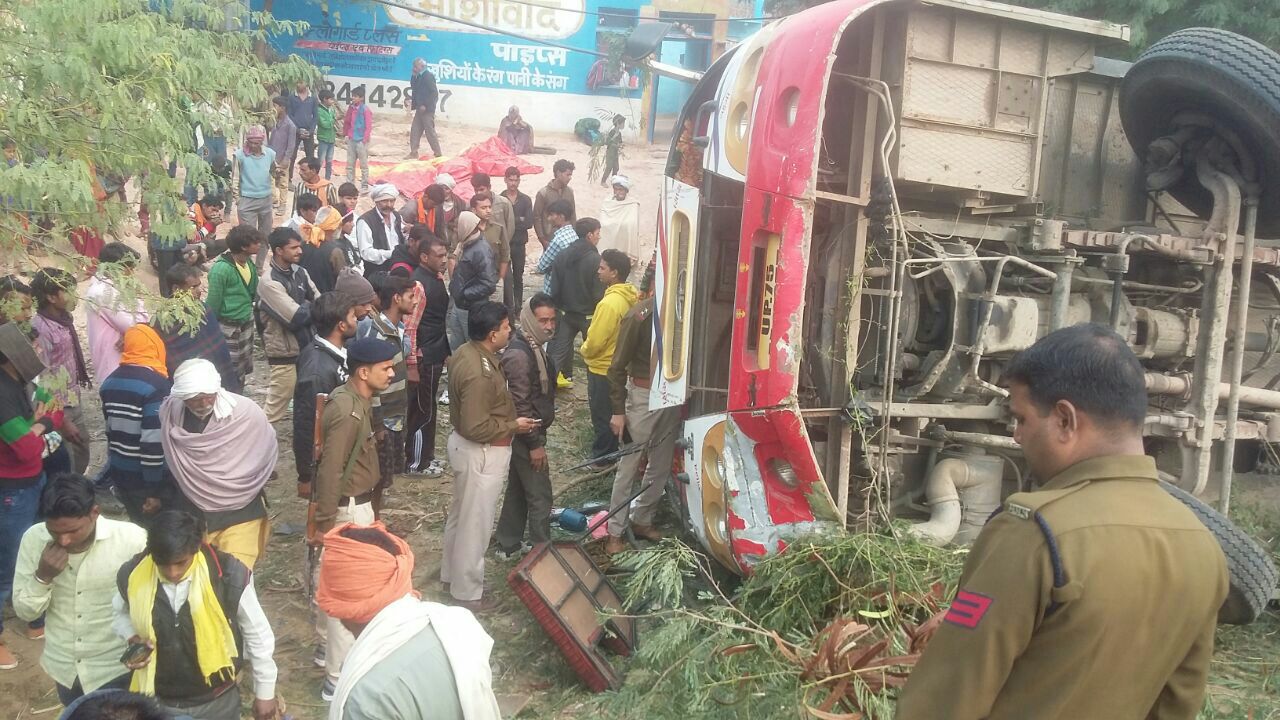 road accident, somvati amavasya, bus accident, injured, people injured in road accident, gwalior news, bhind news in hindi, mp news
