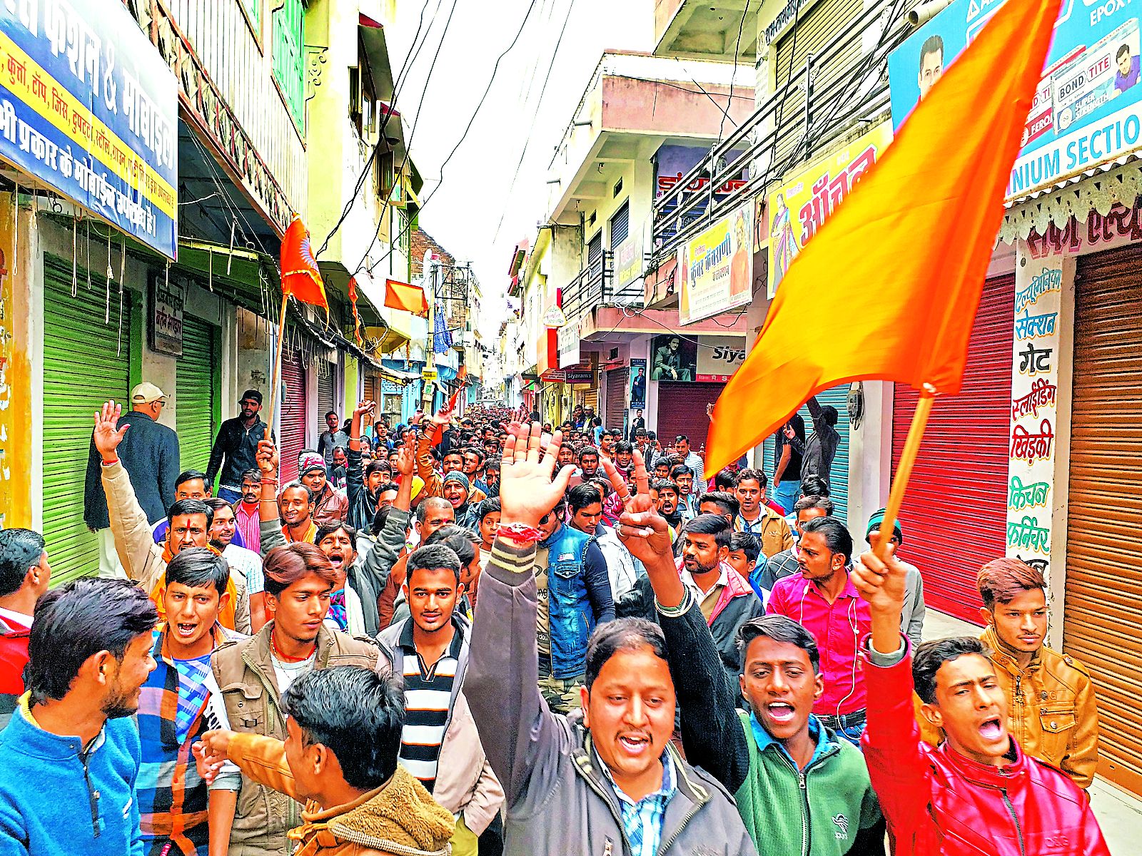 भीण्डर: किशोरी को ले जाने का मामला, बंद रहे बाजार, रैली में दिखा जन आक्रोश