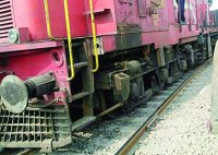 rail engine derailment in satna