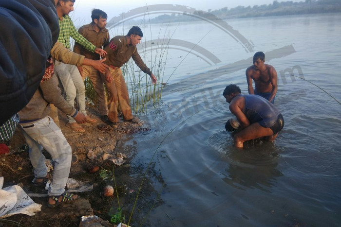 राजस्थान के सवाई माधोपुर में सवारियों से भरी बस बनास नदी में गिरी, 33 लोगों की
मौत, मचा कोहराम
