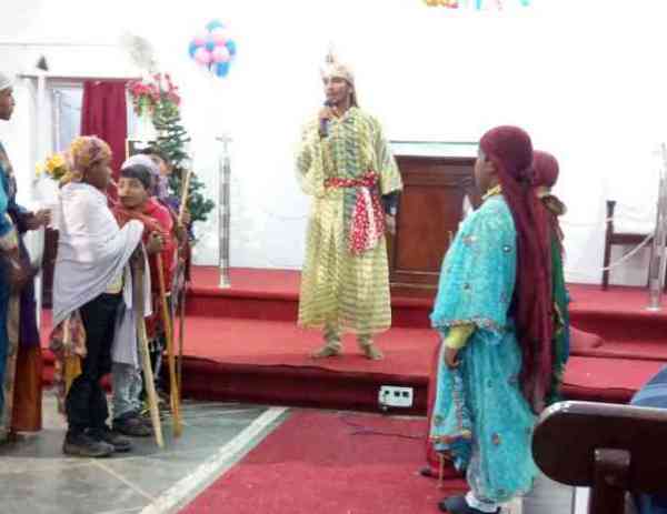 क्रिसमस को लेकर चर्च में हो रहे विविध आयोजन, देर रात प्रभु यीशु के जन्म पर बिखरेगी खुशियां