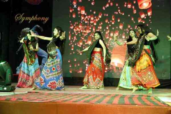 Hot Mbbs girls dance in medical university