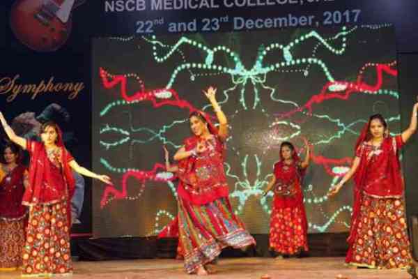 Hot Mbbs girls dance in medical university