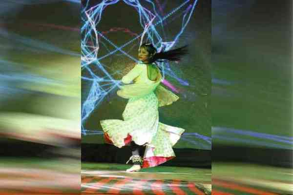 Hot Mbbs girls dance in medical university