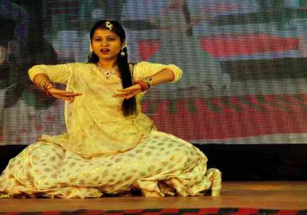 Hot Mbbs girls dance in medical university