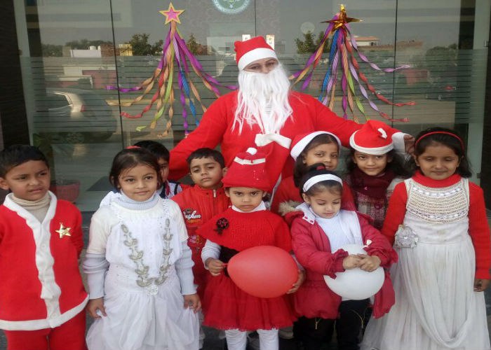 Aligarh news, Aligarh news in hindi, Latest news, Aligarh ki news, Xmas day news, Xmas tree news, Hindu mahasabha news