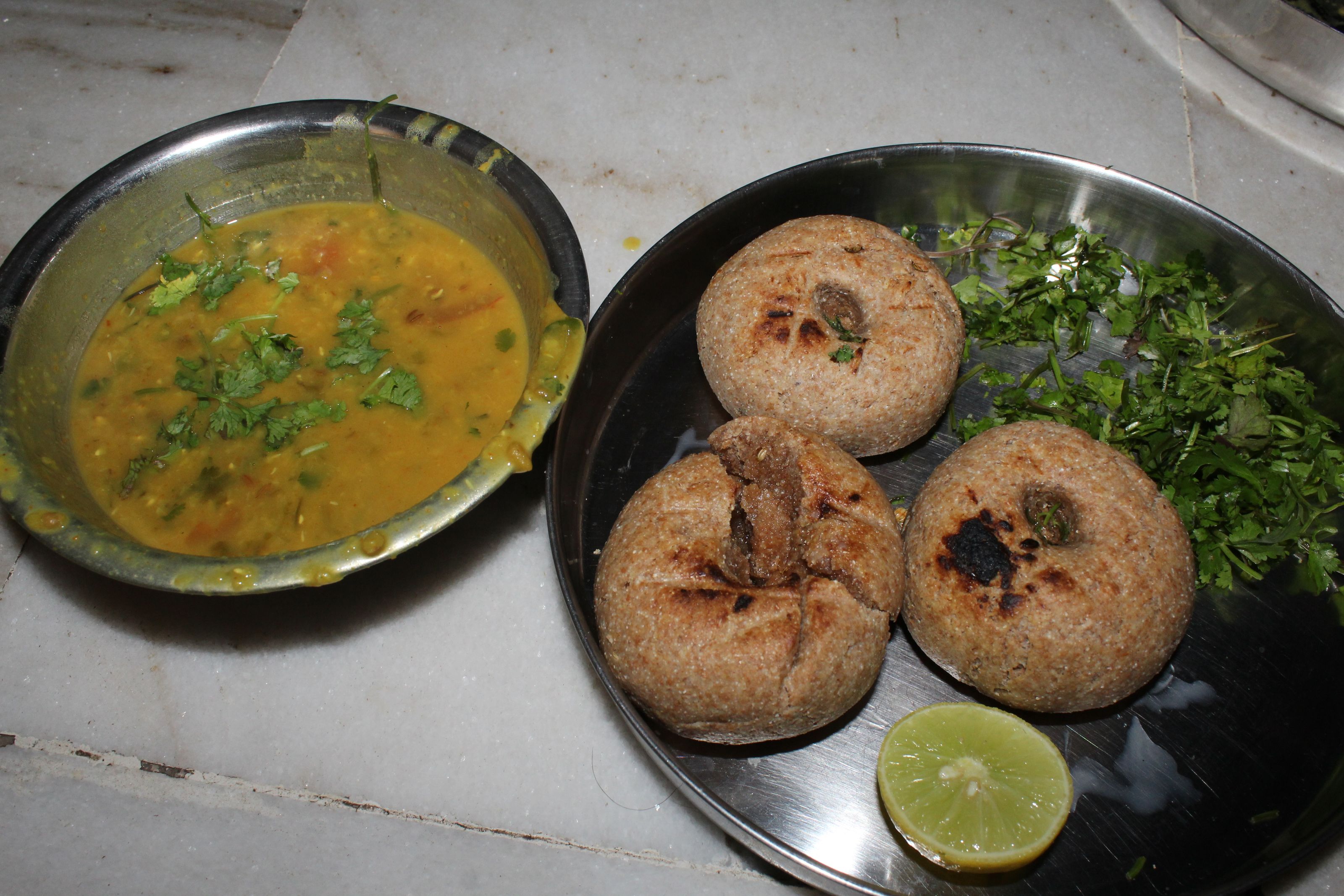 गांव-ढाणी से शहर तक सब जीम रहे दाल, बाटी, चूरमा. तो जानिए घर में कैसे बनाएं यह स्वादिष्ट व्यंजन