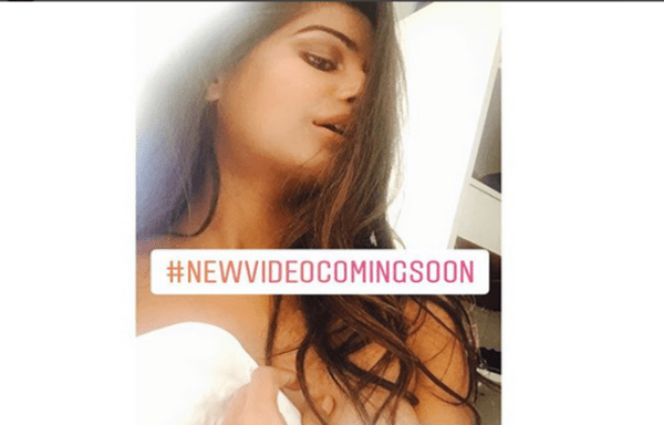 पूनम पांडे ने अपने फैंस को खास अंदाज में क्रिसमस की बधाई दी है