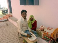Swami Akhileshwarananda takes lunch at dalit family in satna