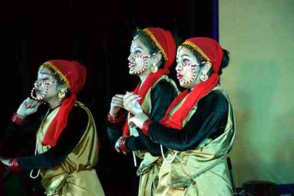 dhoni untold story - dhoni special connection to this girl