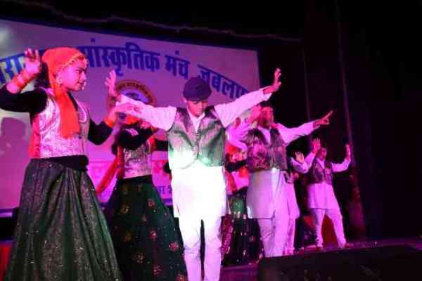 dhoni untold story - dhoni special connection to this girl