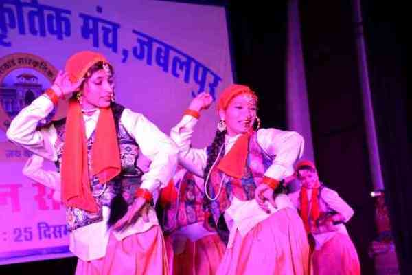 dhoni untold story - dhoni special connection to this girl