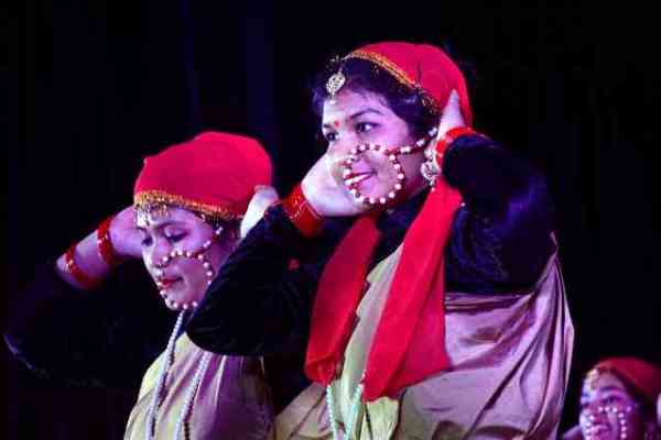 dhoni untold story - dhoni special connection to this girl