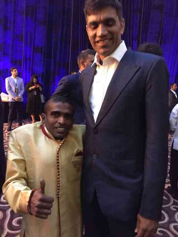 virat invited srilankan fan gayan sennanayake to his wedding reception