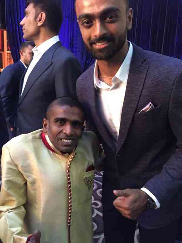 virat invited srilankan fan gayan sennanayake to his wedding reception