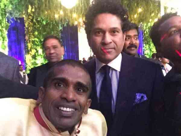 virat invited srilankan fan gayan sennanayake to his wedding reception