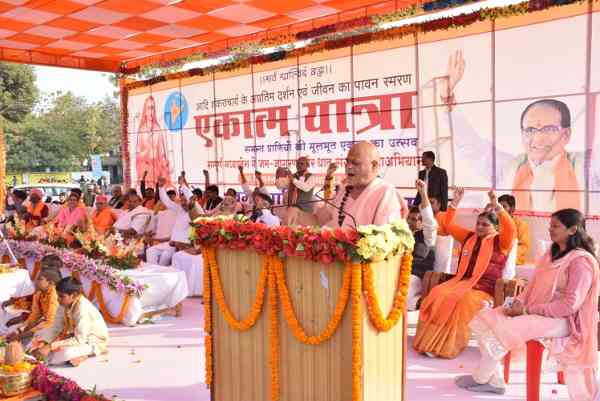 सतना पहुंची एकात्म यात्रा, संतों ने खाया दलित के हाथ का बना भोजन देखे तस्वीरों में