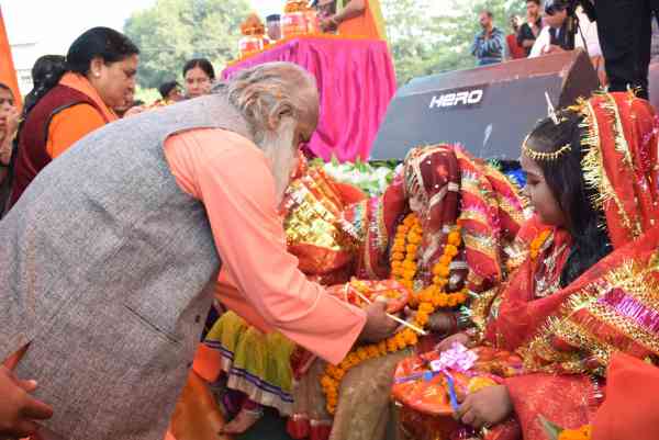 सतना पहुंची एकात्म यात्रा, संतों ने खाया दलित के हाथ का बना भोजन देखे तस्वीरों में