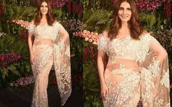 PHOTOS: विरुष्का के रिसेप्शन में लगा बॅालीवुड सेलेब्स का मेला, ऐश्वर्या..रेखा..माधुरी ने पार्टी में लगाए चार चांद!!