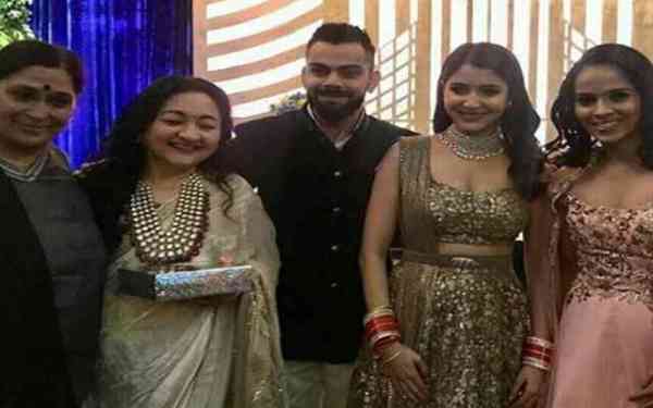 PHOTOS: विरुष्का के रिसेप्शन में लगा बॅालीवुड सेलेब्स का मेला, ऐश्वर्या..रेखा..माधुरी ने पार्टी में लगाए चार चांद!!