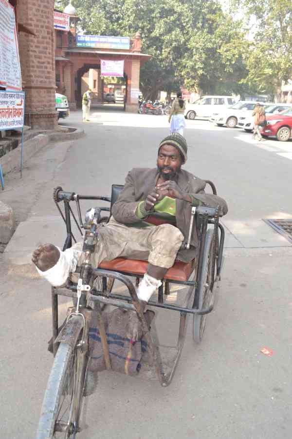 photo of a men requesting for his treatment