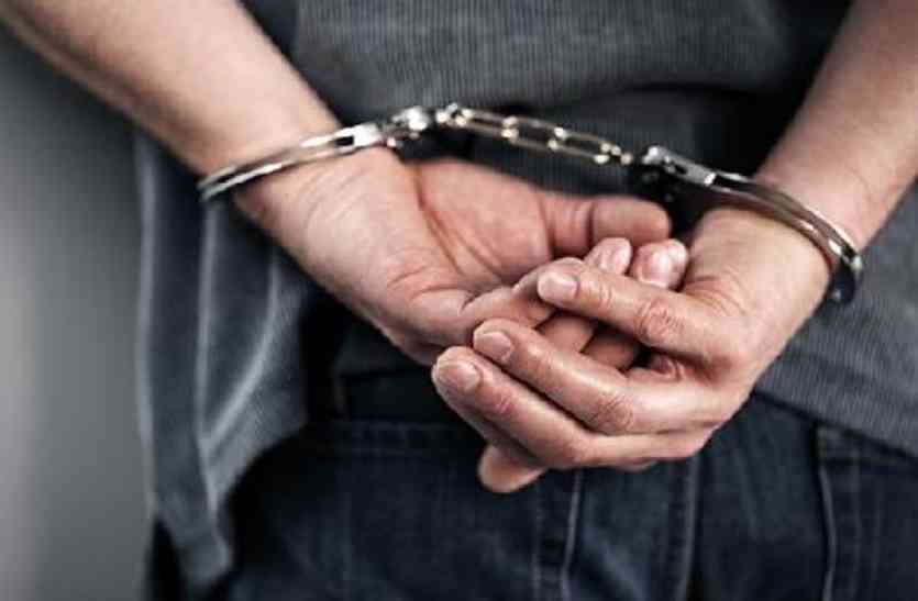 police arrest 4 people while panning for thieving