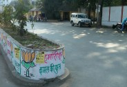 विधायक कार्यालय के सामने लिखा है हमारी भूल कमल का फूल, भड़के महामंत्री, कांग्रेस ले रही चुटकी