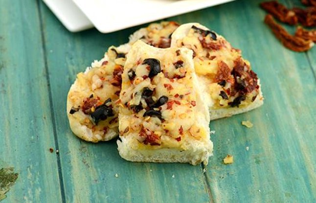Baked Sun-dried Tomatoes and Cheese Rolls recipe