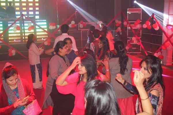 Ajmerites celebrate new year with friend and family