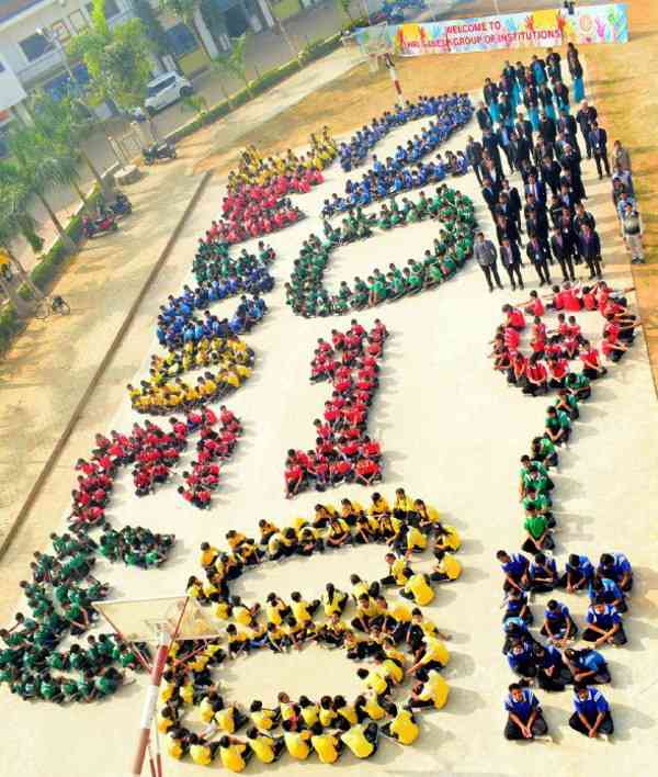 मानव श्रृंखला बनाकर इस तरह हुआ नव वर्ष का स्वागत