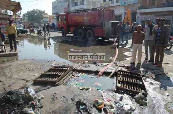 People protest in Pali