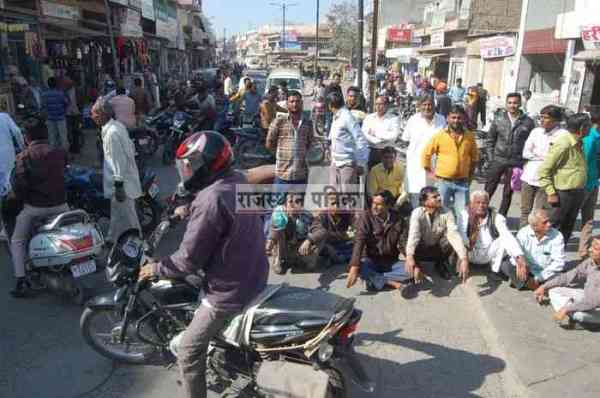 People protest in Pali