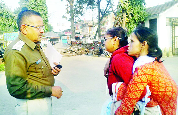 30—40 हजार नकदी के साथ 5 कम्प्यूटर सेट, दो लाख के गहने व अन्य सामान पार कर गया घर जमाई