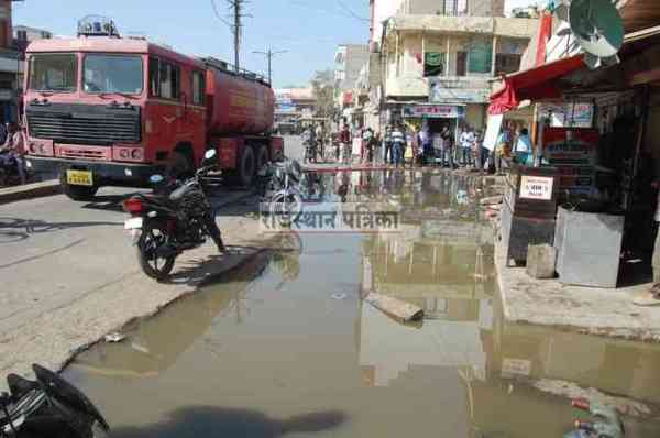 People protest in Pali