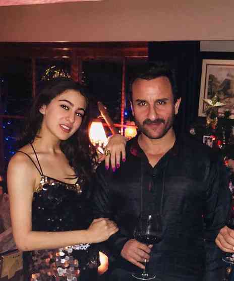 sara ali khan photos in min skirt